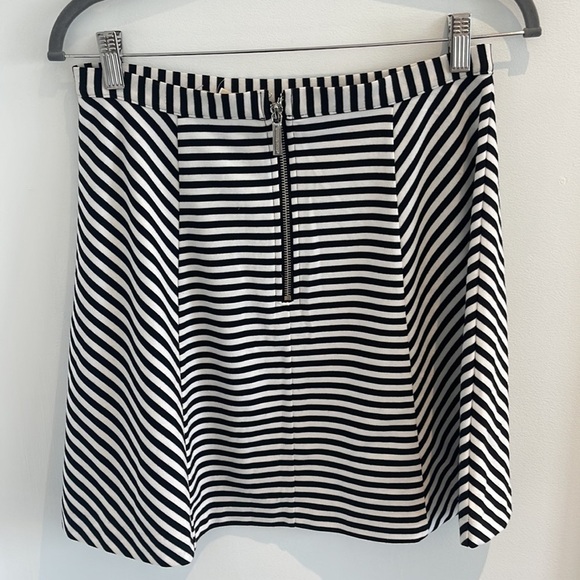 MICHAEL KORS BLACK AND WHITE STRIPED SKIRT SIZE 6 NWT - Picture 3 of 3